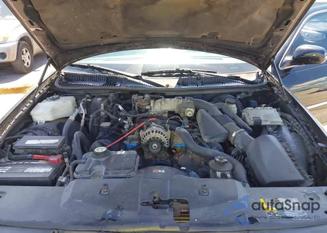 2005 Lincoln Town Car Signature Limited z USA, uszkodzony, nr VIN 1LNHM82W05Y670675